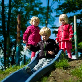 Rutsjende børn i Gummerup Vuggestue